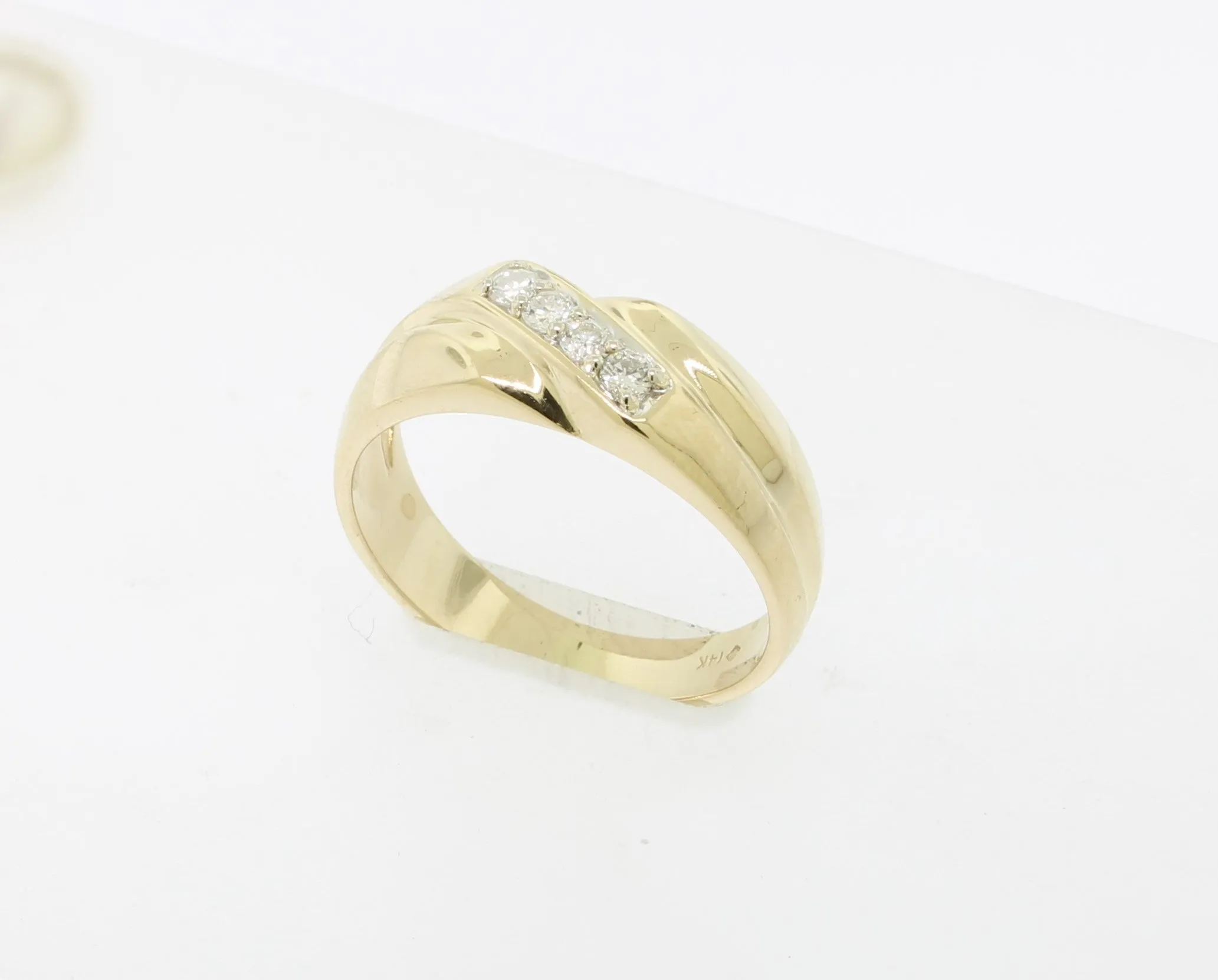 14K Yellow Gold 4 Diamond Ring .28TW (I-I1) Size 11 Preowned Jewelry