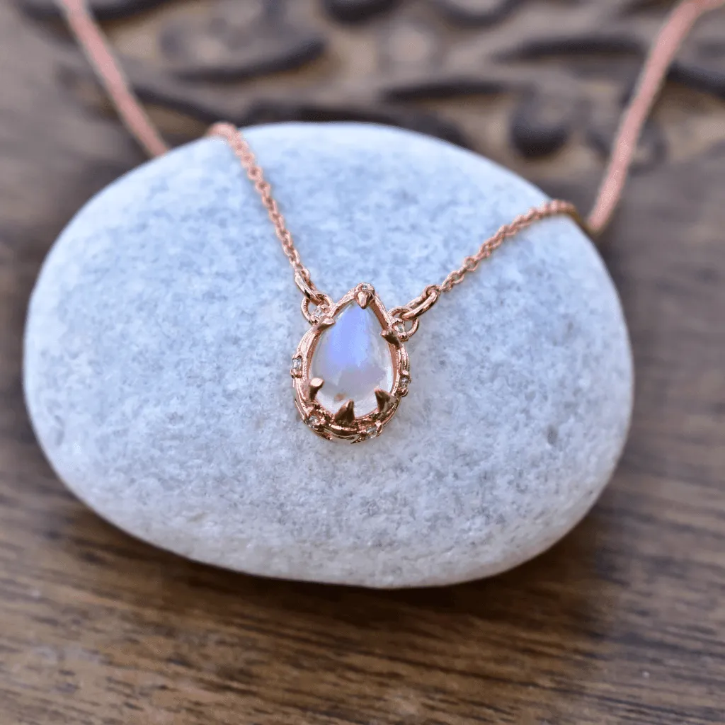 Nature Skin - Moonstone Necklace